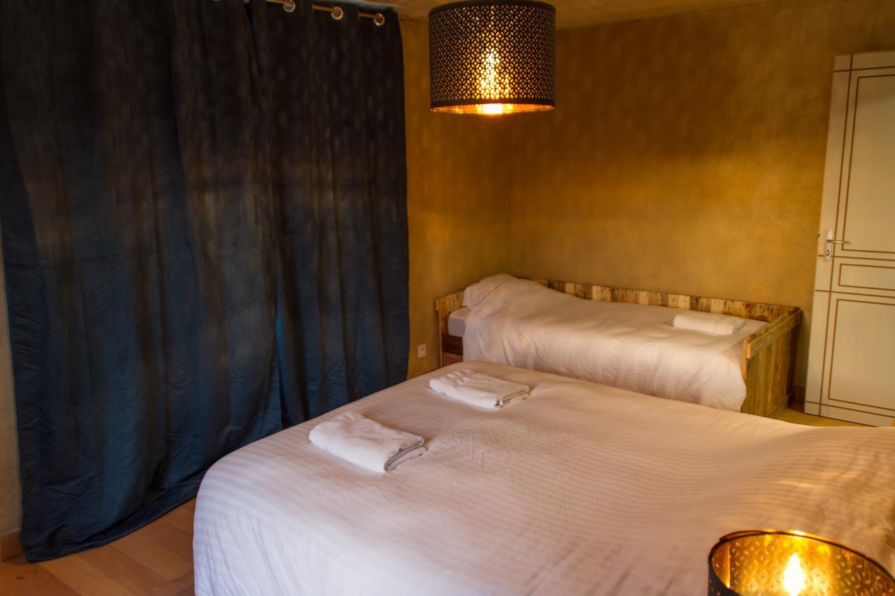 Le Puy Carmin - Chambre D'Hotes Avec Jacuzzi Bed & Breakfast Bazoges-en-Paillers Room photo