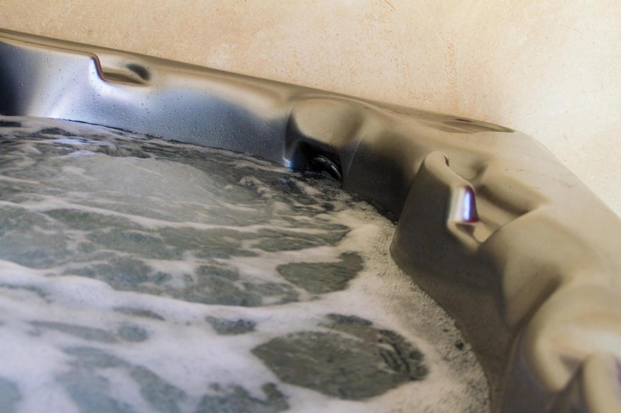Le Puy Carmin - Chambre D'Hotes Avec Jacuzzi Bazoges-en-Paillers Exterior photo