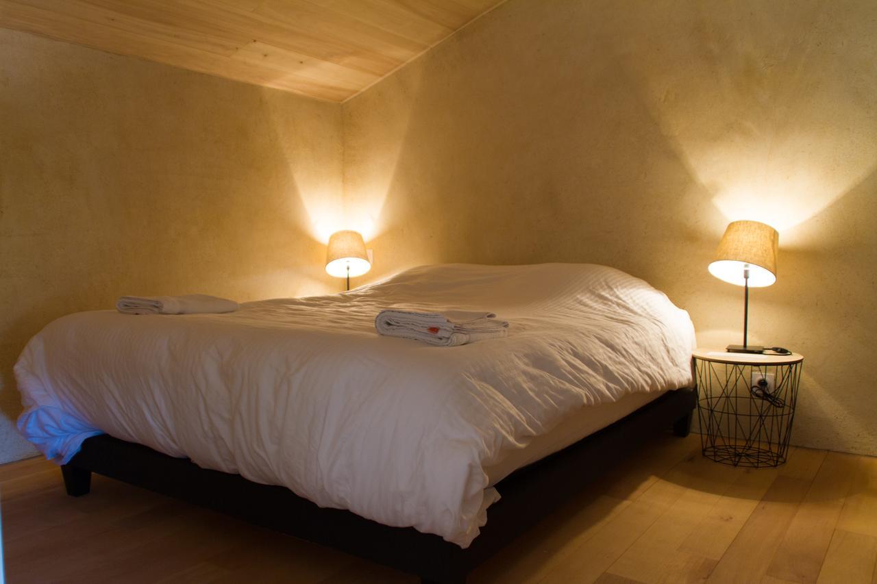 Le Puy Carmin - Chambre D'Hotes Avec Jacuzzi Bed & Breakfast Bazoges-en-Paillers Room photo